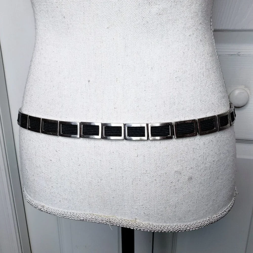 Apostrophe silver tone